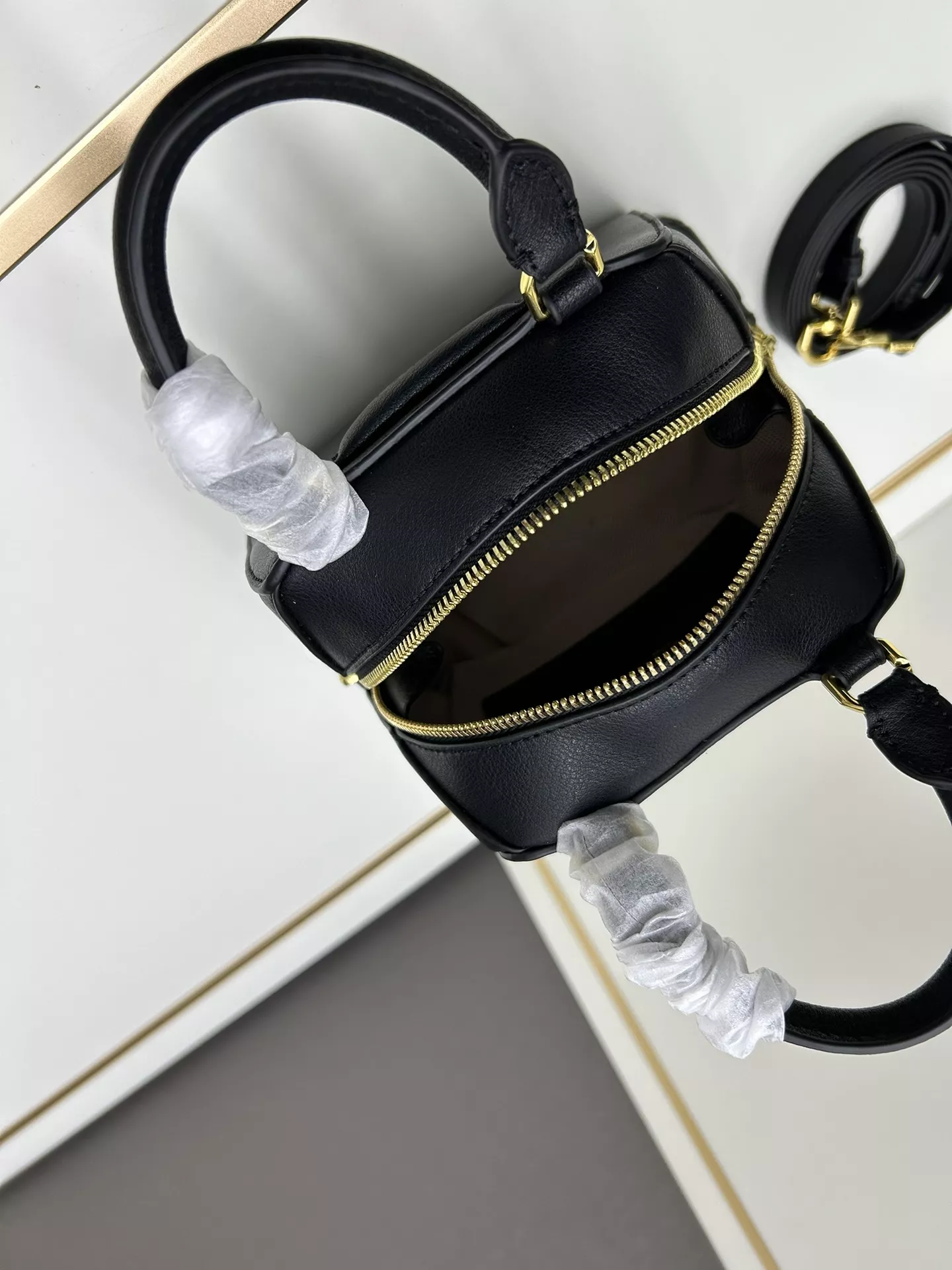 Givenchy AAA Quality Handbags For Women Lightweight 8425
