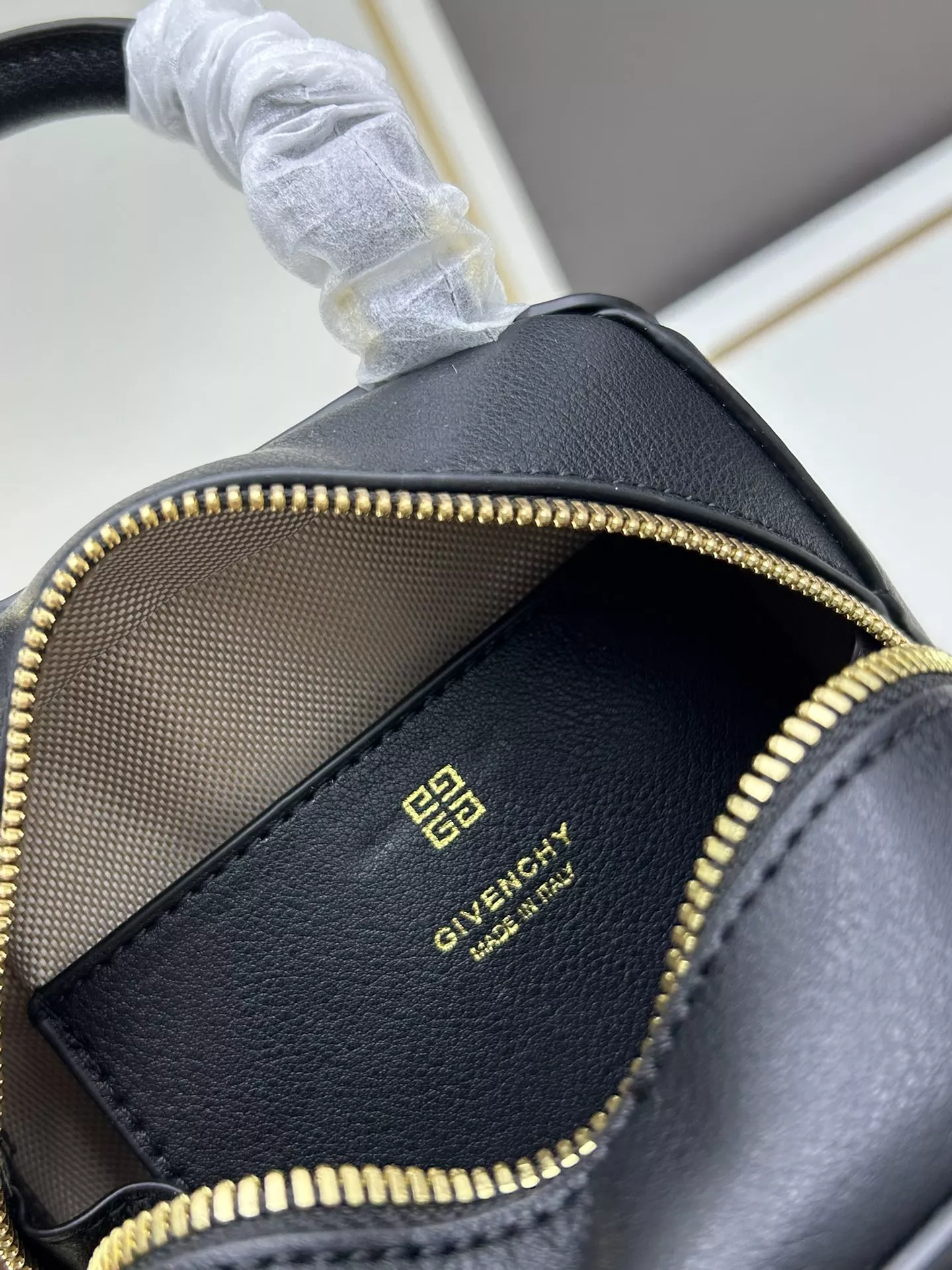 Givenchy AAA Quality Handbags For Women Lightweight 8425