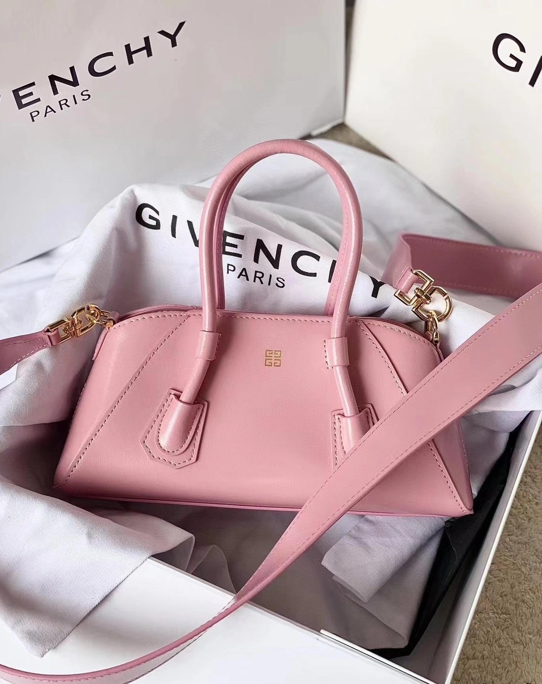 Givenchy AAA Quality Handbags For Women ModernLook 1716