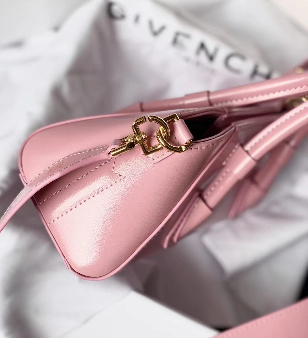 Givenchy AAA Quality Handbags For Women ModernLook 1716