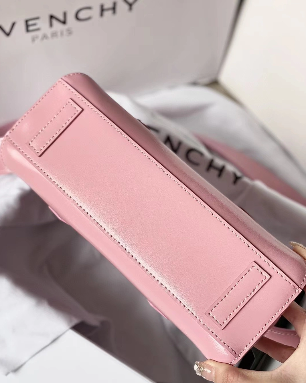 Givenchy AAA Quality Handbags For Women ModernLook 1716