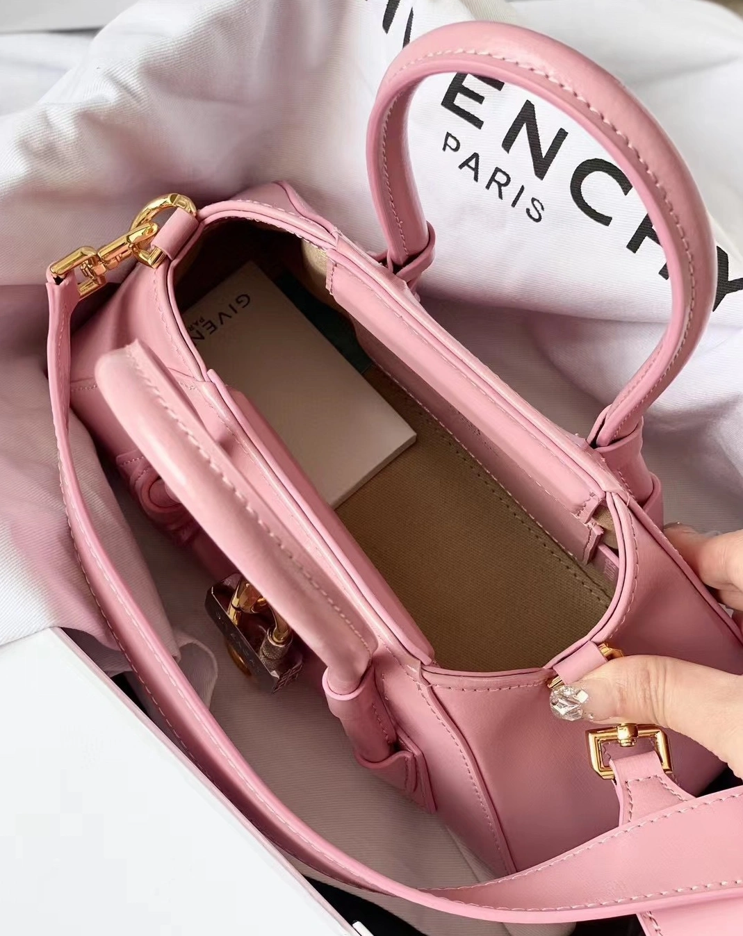Givenchy AAA Quality Handbags For Women ModernLook 1716