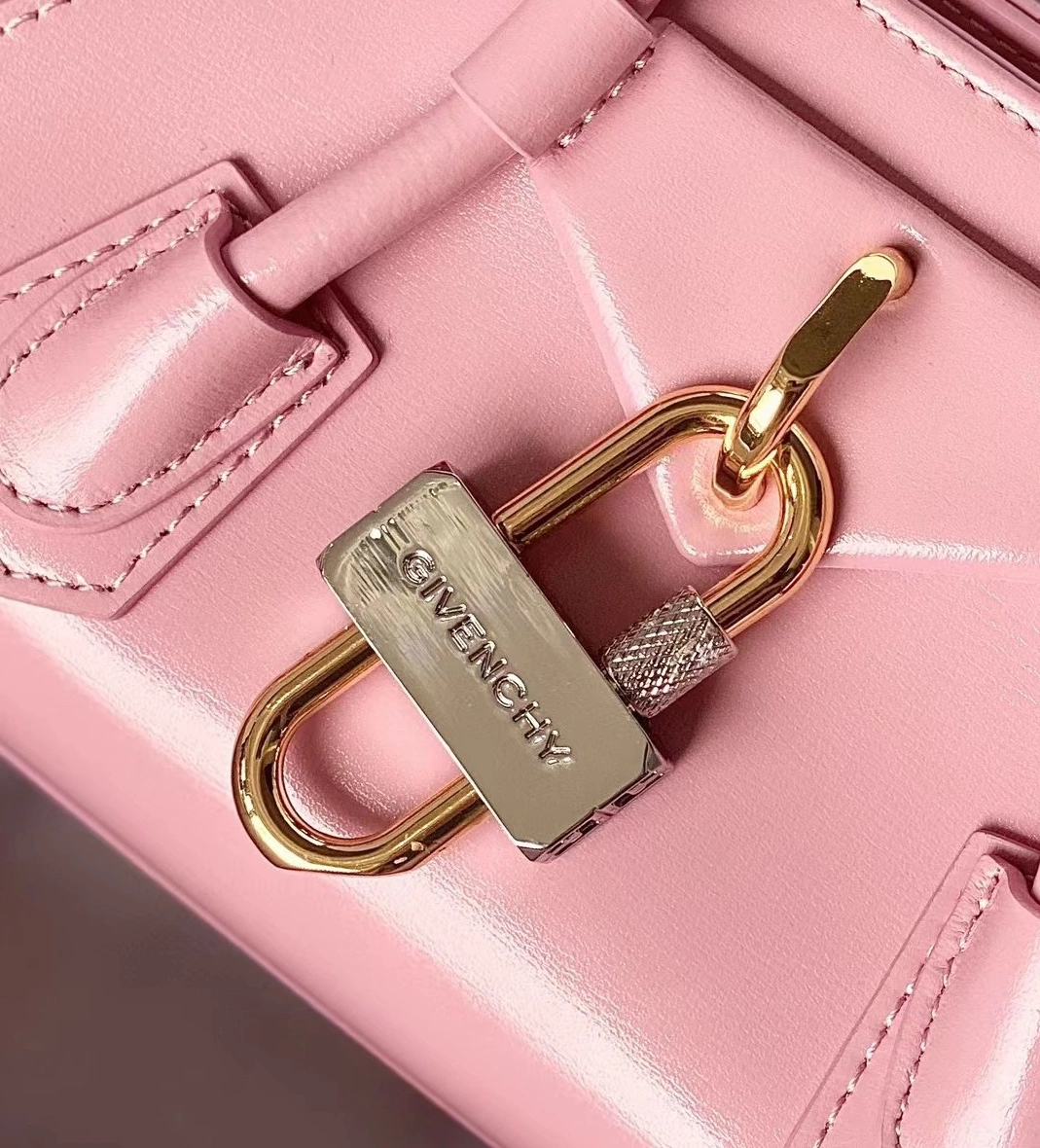 Givenchy AAA Quality Handbags For Women ModernLook 1716