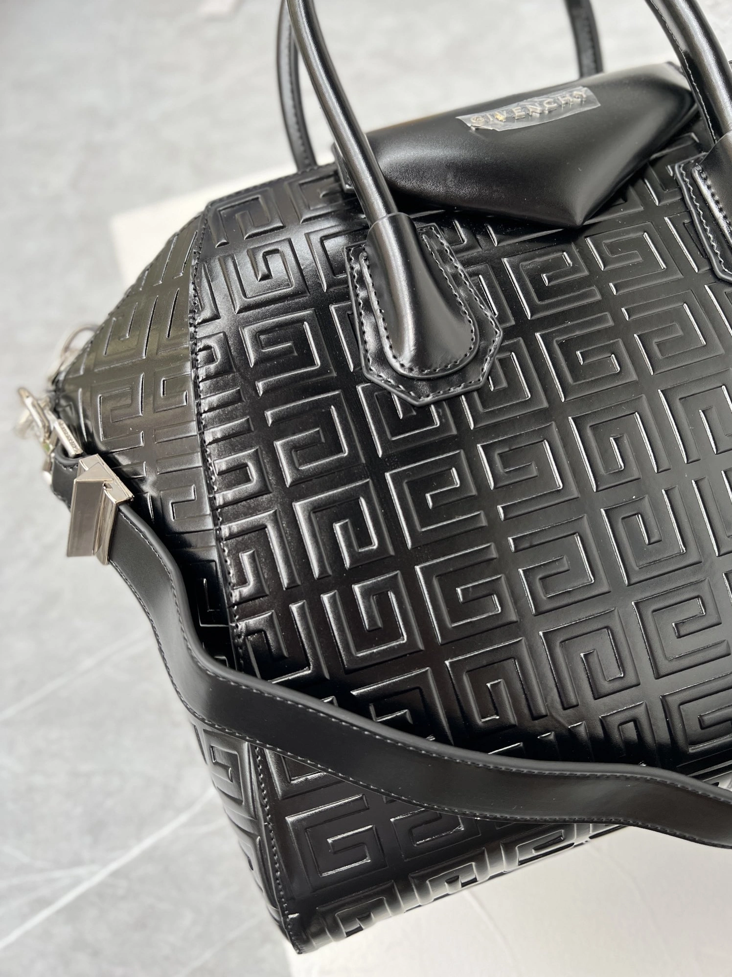 Givenchy AAA Quality Handbags For Women Refined 4120
