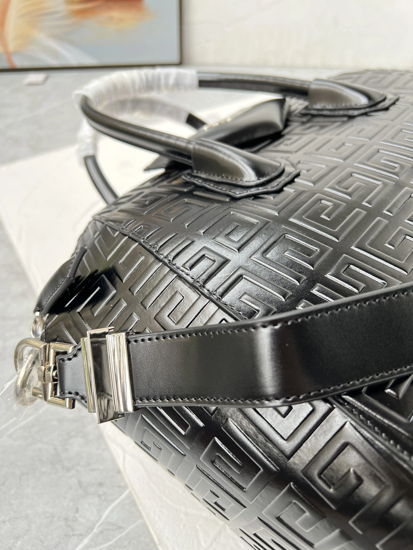 Givenchy AAA Quality Handbags For Women Refined 4120