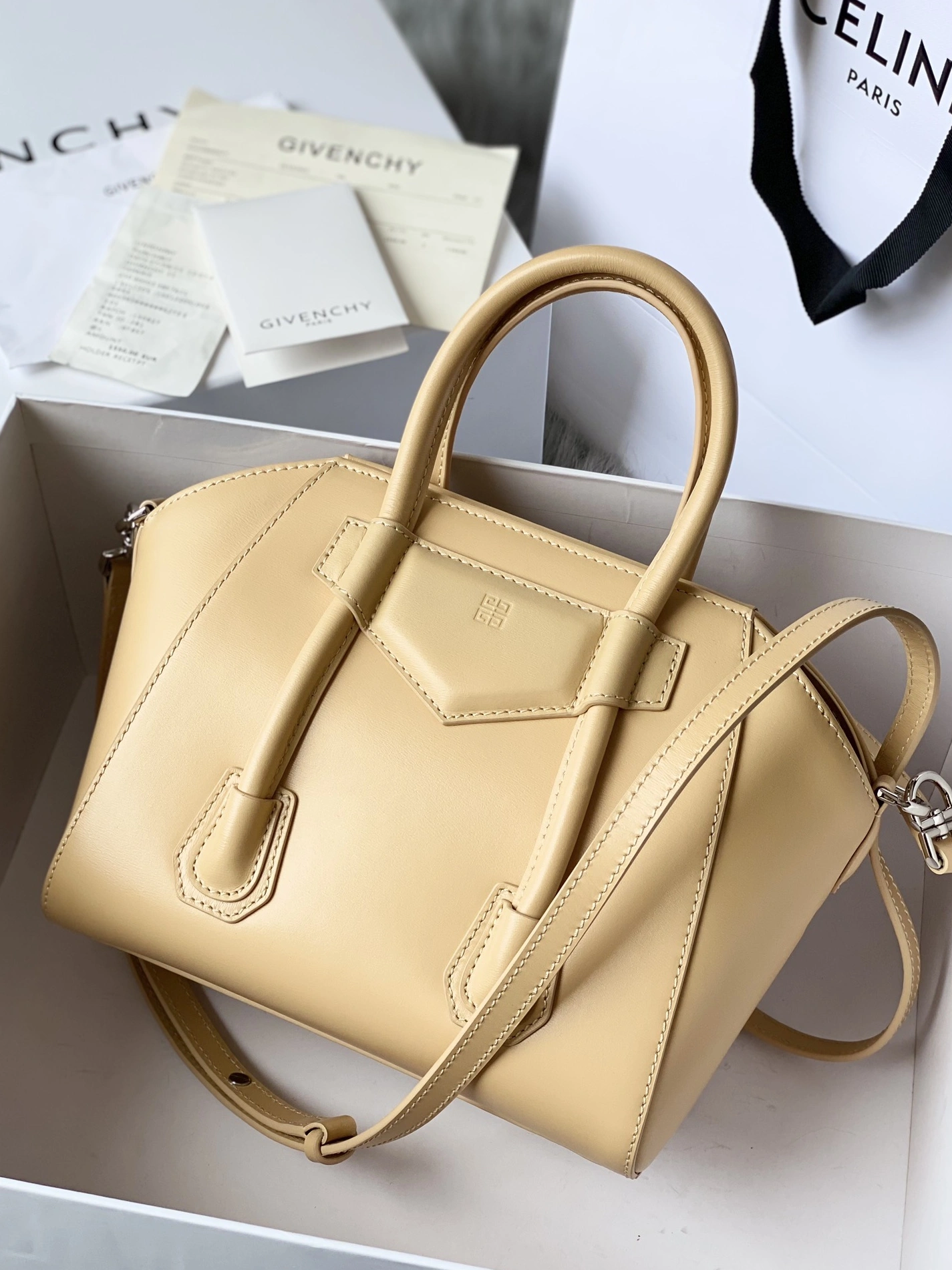 Givenchy AAA Quality Handbags For Women Refined 5012