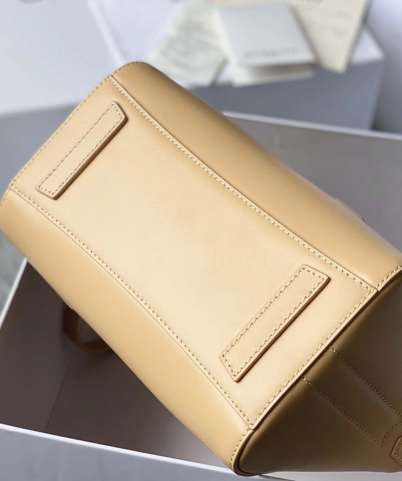 Givenchy AAA Quality Handbags For Women Refined 5012