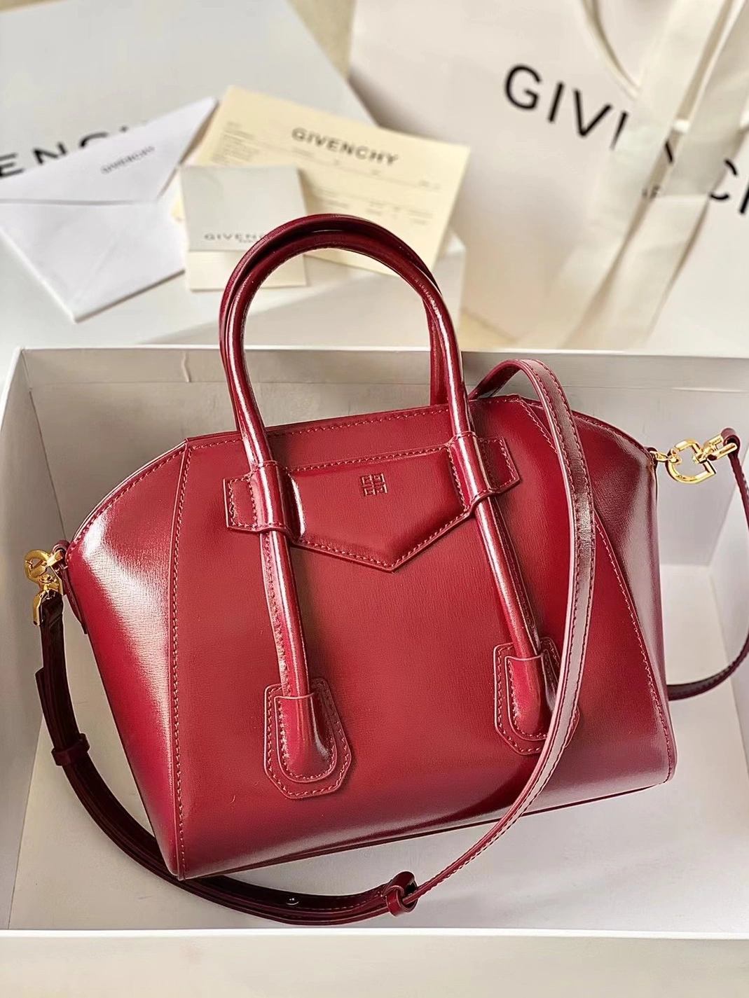Givenchy AAA Quality Handbags For Women Refined 514