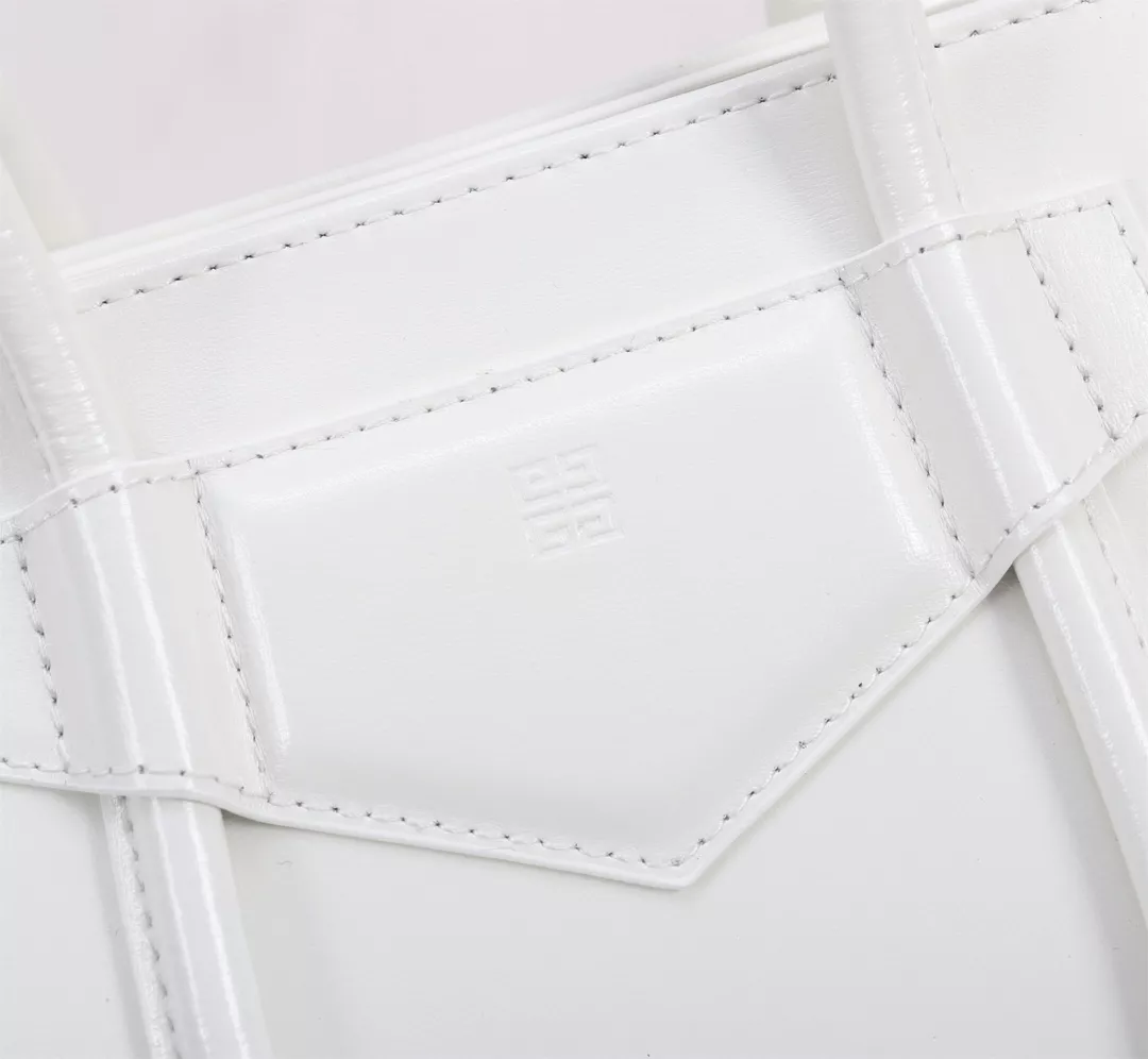 Givenchy AAA Quality Handbags For Women Sleek 1107