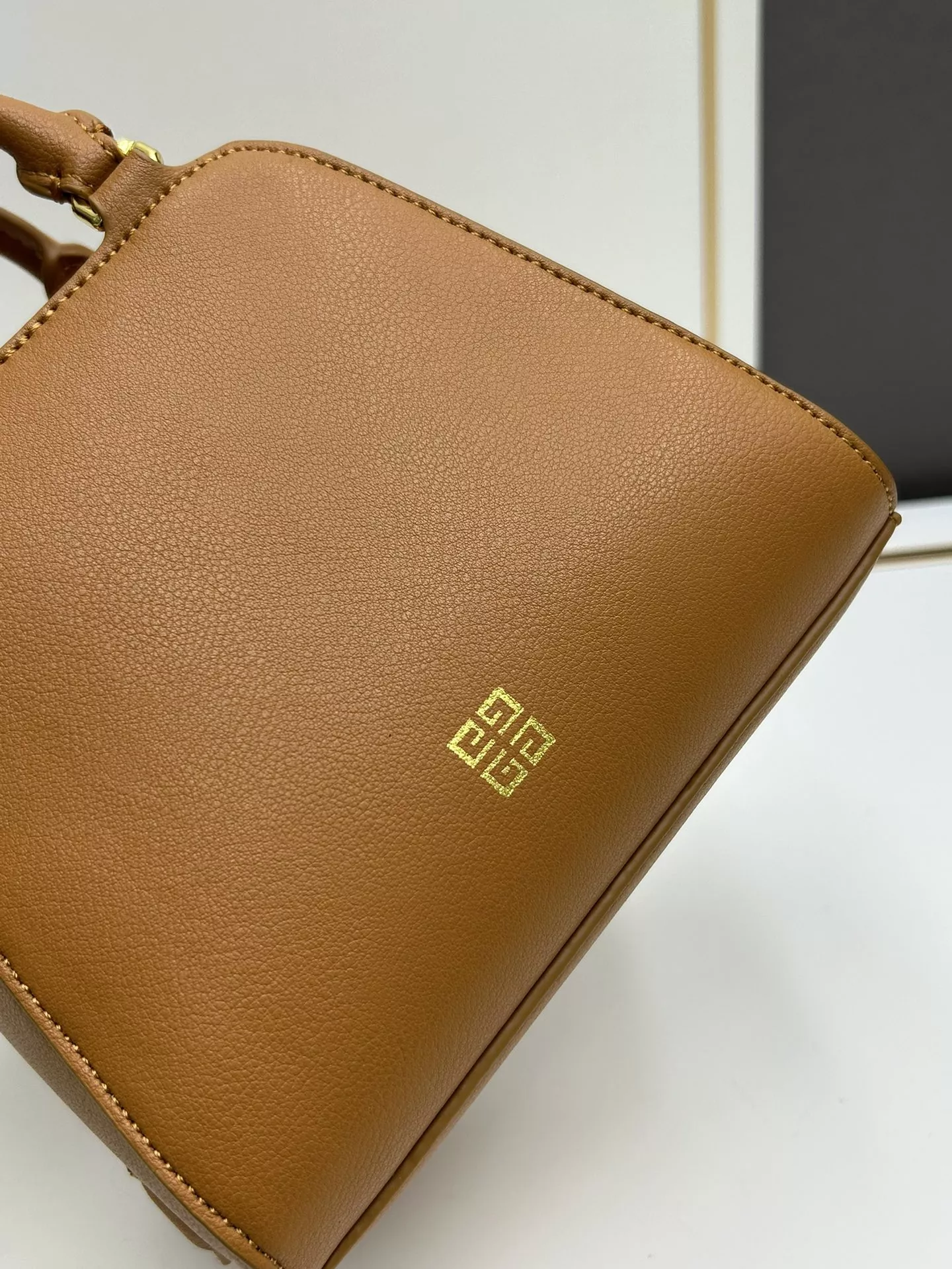 Givenchy AAA Quality Handbags For Women Sleek 8020