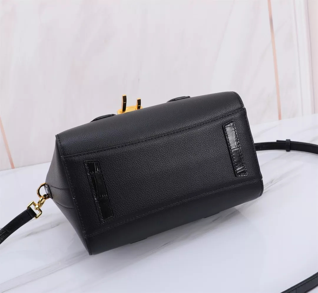 Givenchy AAA Quality Handbags For Women SmartChoice 2953