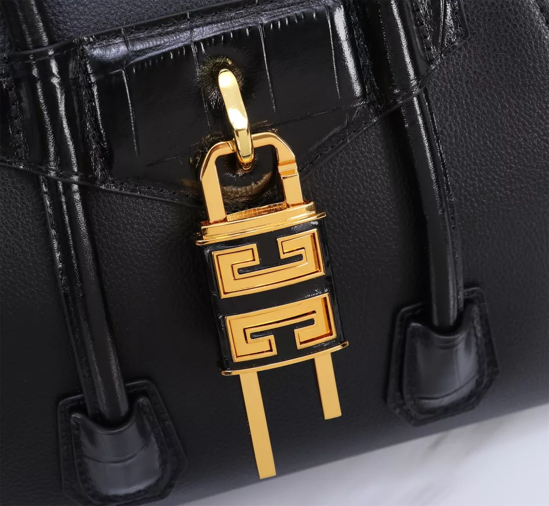 Givenchy AAA Quality Handbags For Women SmartChoice 2953