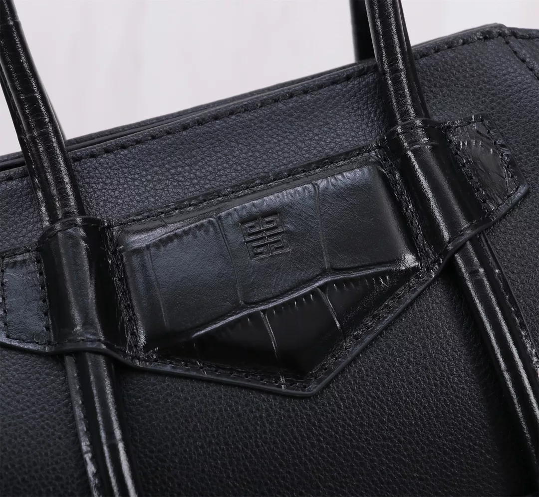 Givenchy AAA Quality Handbags For Women SmartChoice 2953