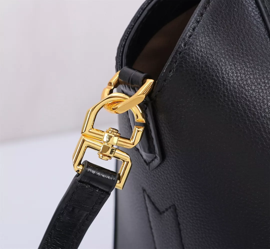 Givenchy AAA Quality Handbags For Women SmartChoice 2953