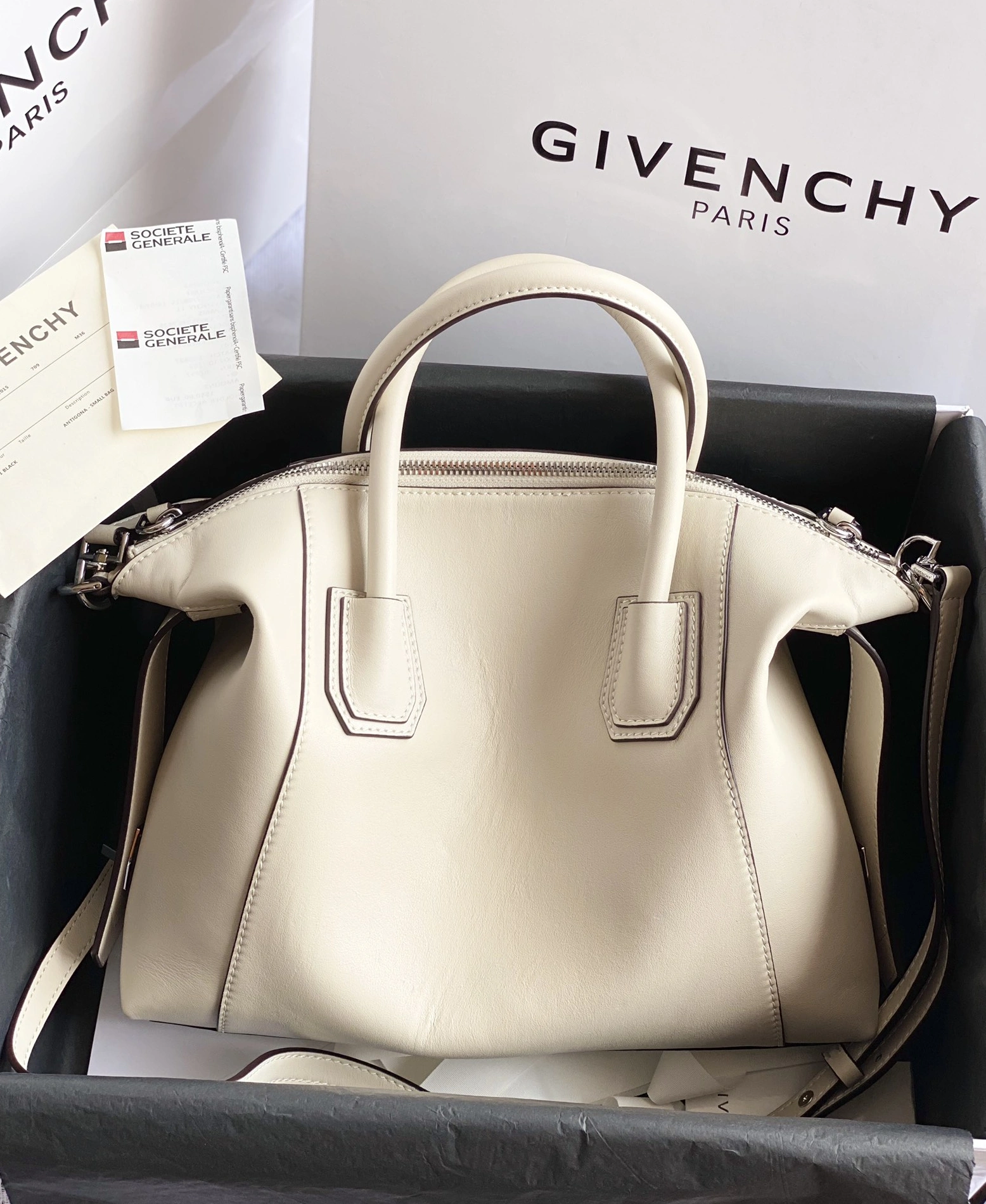Givenchy AAA Quality Handbags For Women Stylish 9628