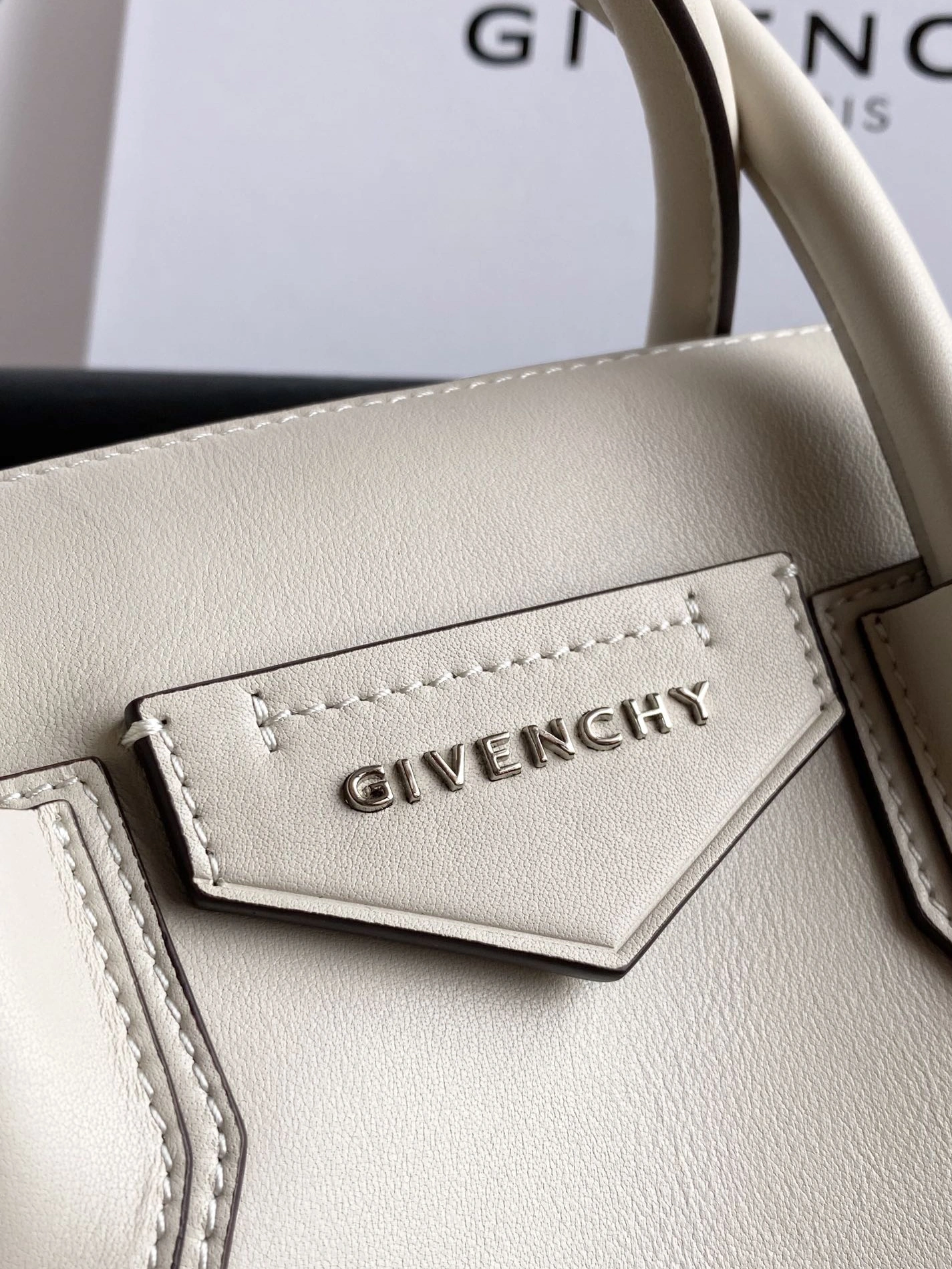 Givenchy AAA Quality Handbags For Women Stylish 9628