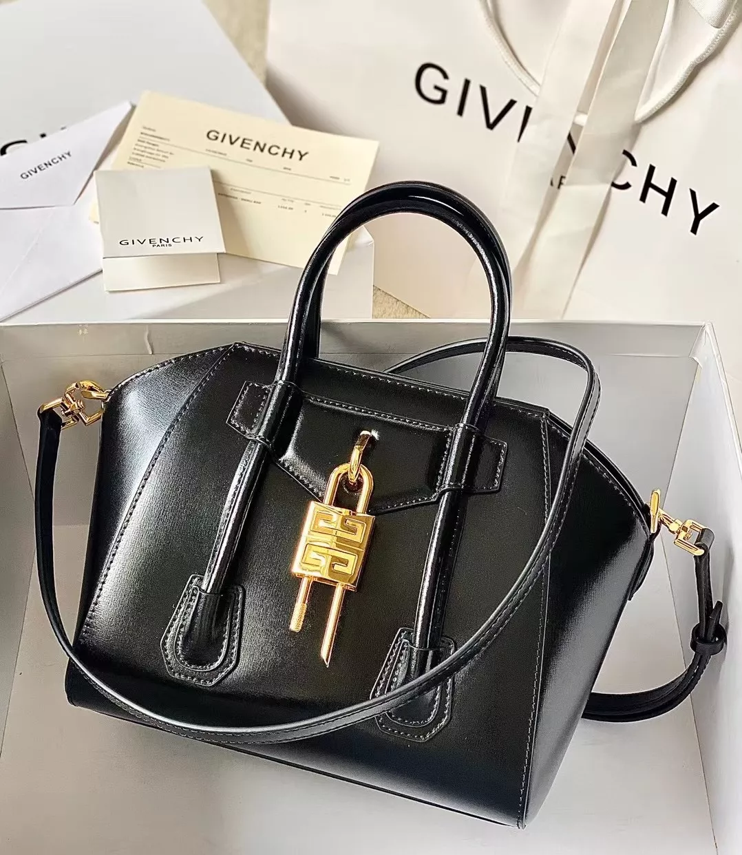 Givenchy AAA Quality Handbags For Women Timeless 9711