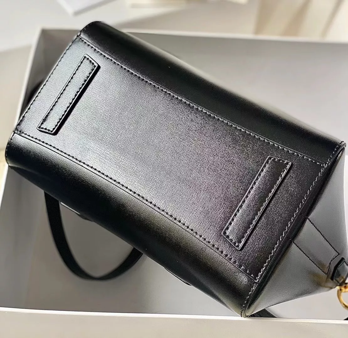 Givenchy AAA Quality Handbags For Women Timeless 9711