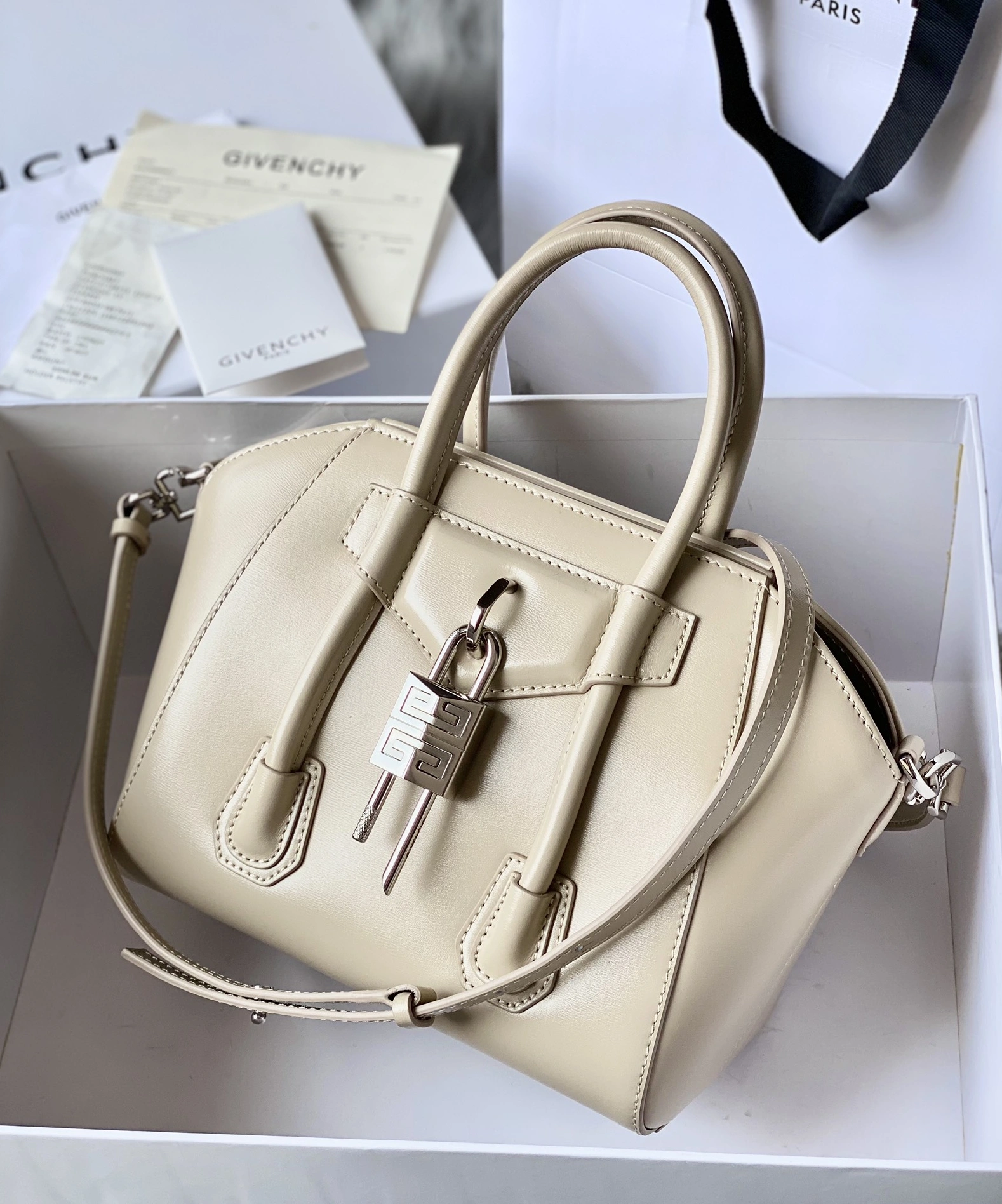 Givenchy AAA Quality Handbags For Women Trendy 3625