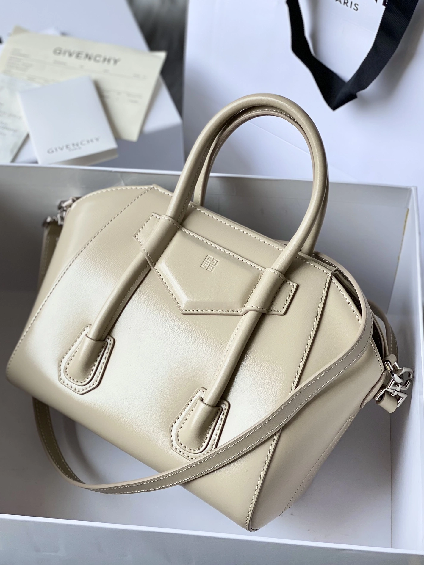 Givenchy AAA Quality Handbags For Women Trendy 3625