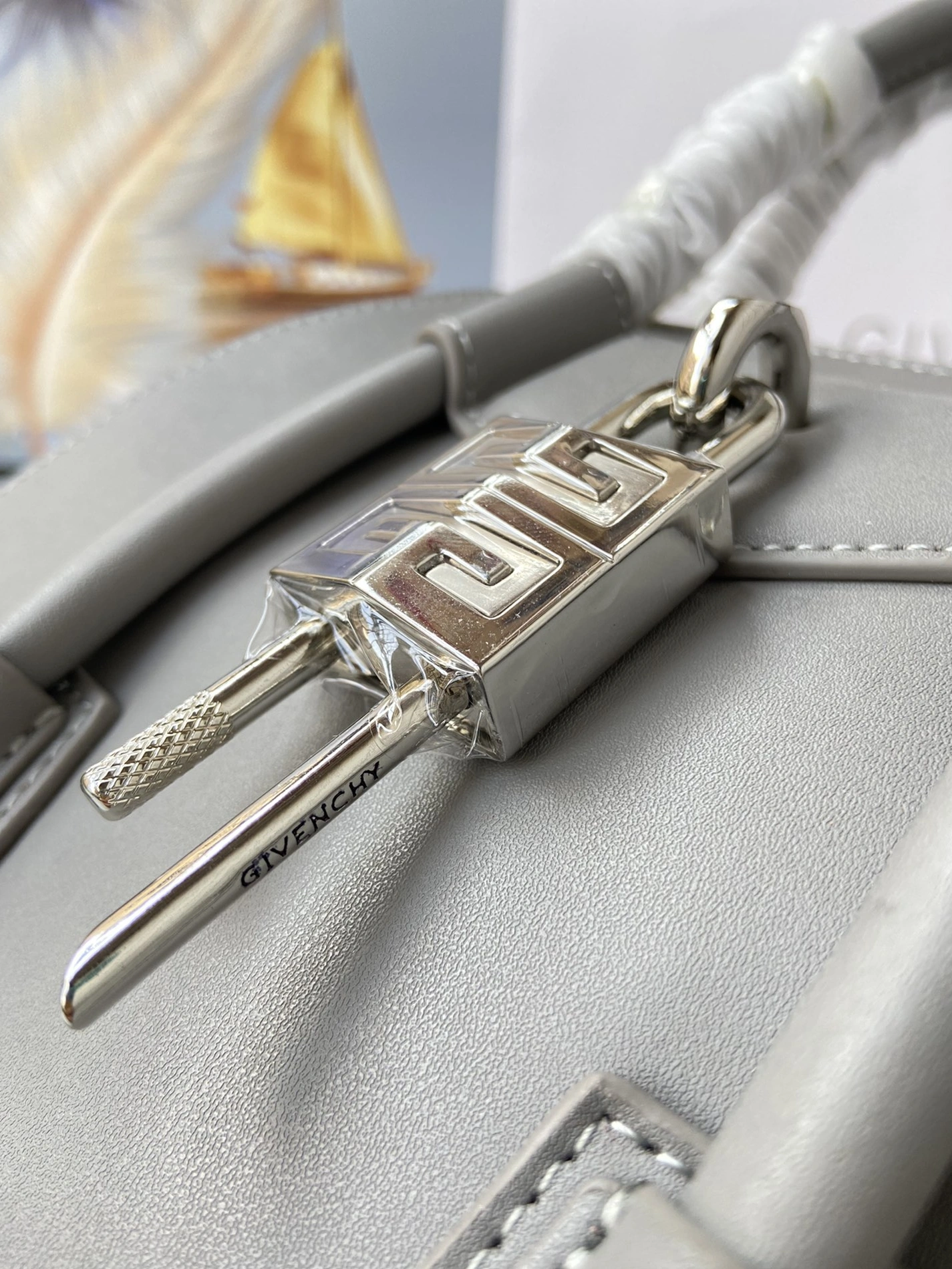 Givenchy AAA Quality Handbags For Women Versatile 559