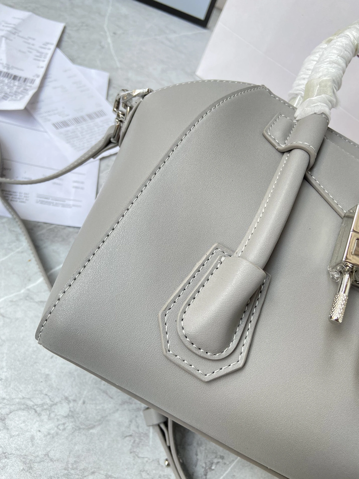 Givenchy AAA Quality Handbags For Women Versatile 559