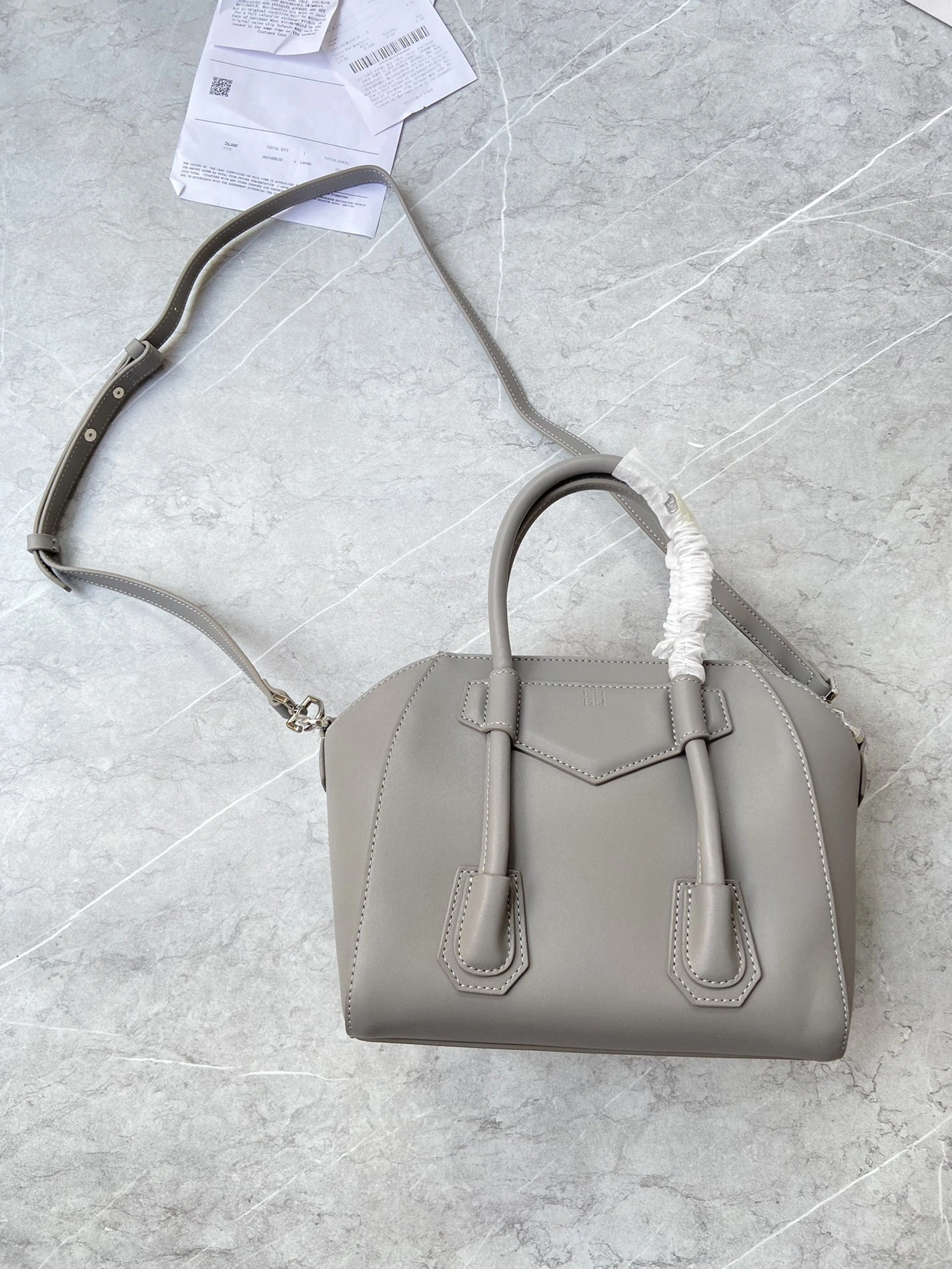 Givenchy AAA Quality Handbags For Women Versatile 559