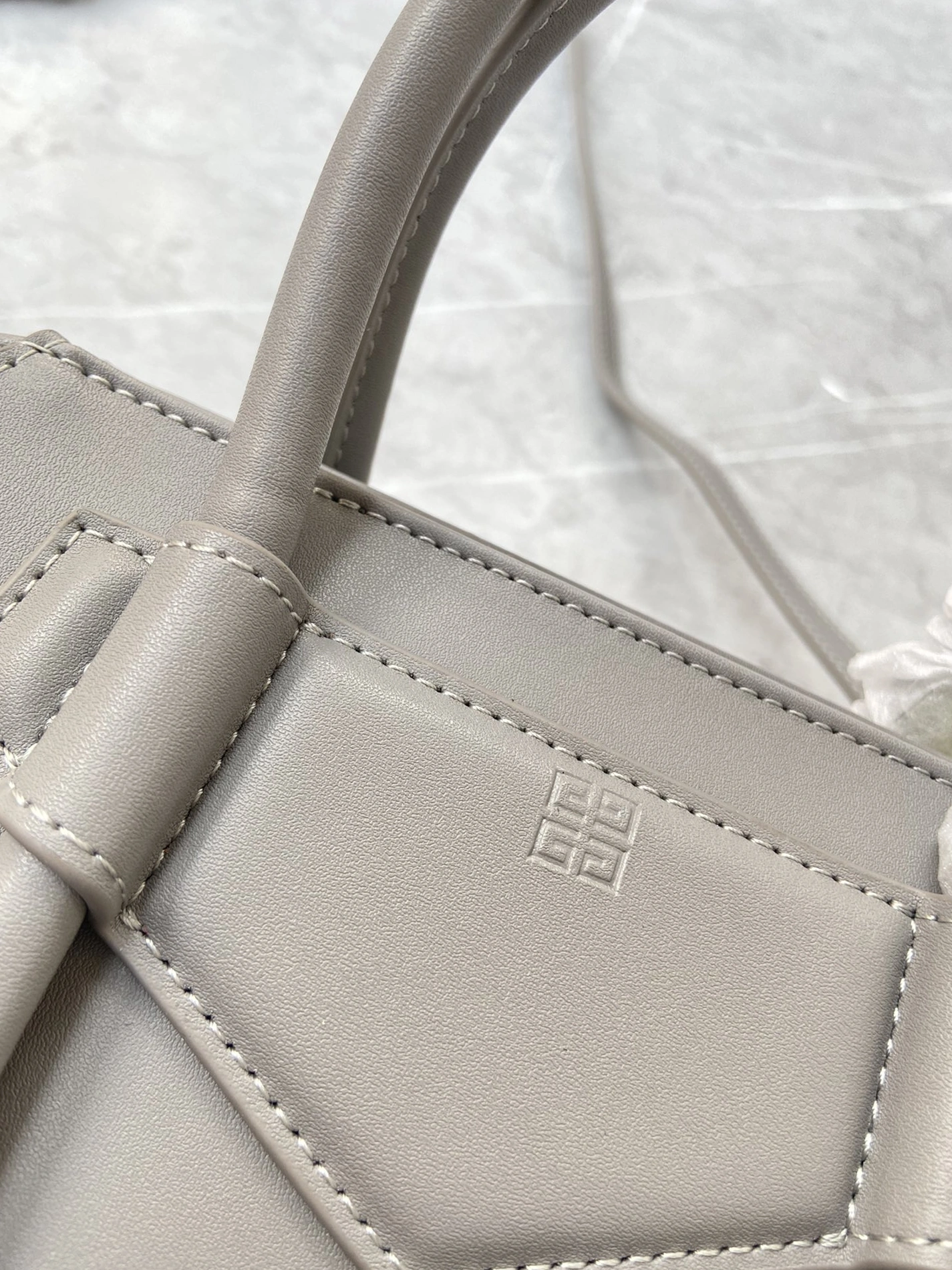 Givenchy AAA Quality Handbags For Women Versatile 559