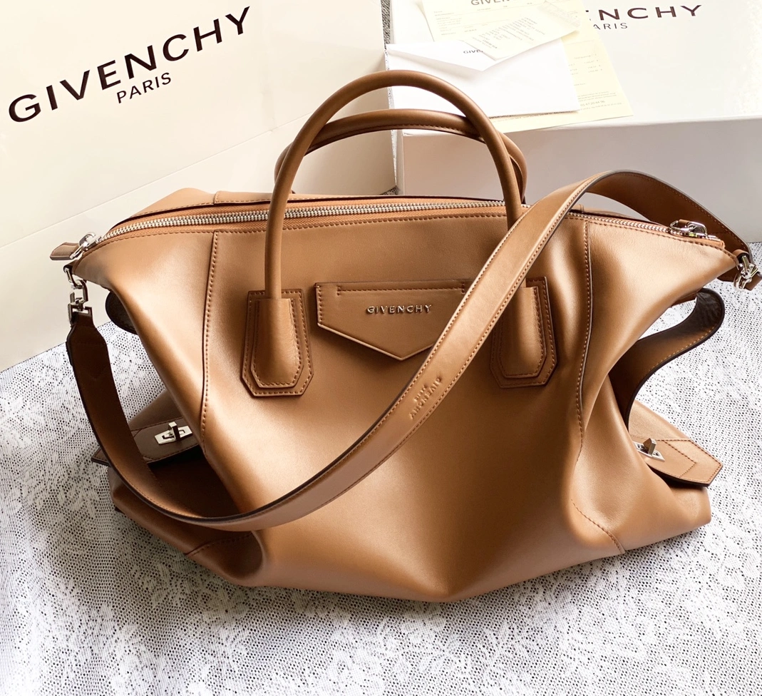 Givenchy AAA Quality Handbags For Women Versatile 9265
