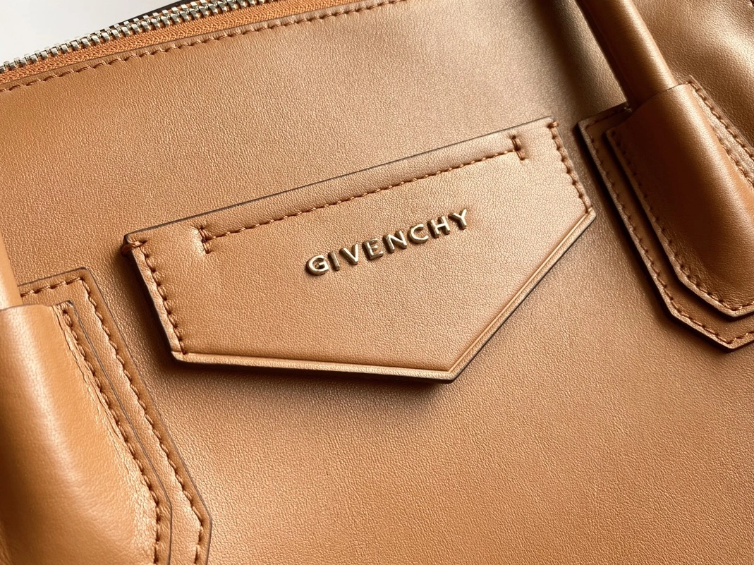 Givenchy AAA Quality Handbags For Women Versatile 9265