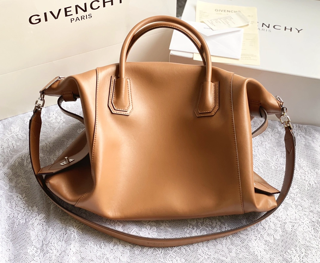 Givenchy AAA Quality Handbags For Women Versatile 9265