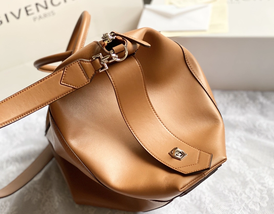 Givenchy AAA Quality Handbags For Women Versatile 9265