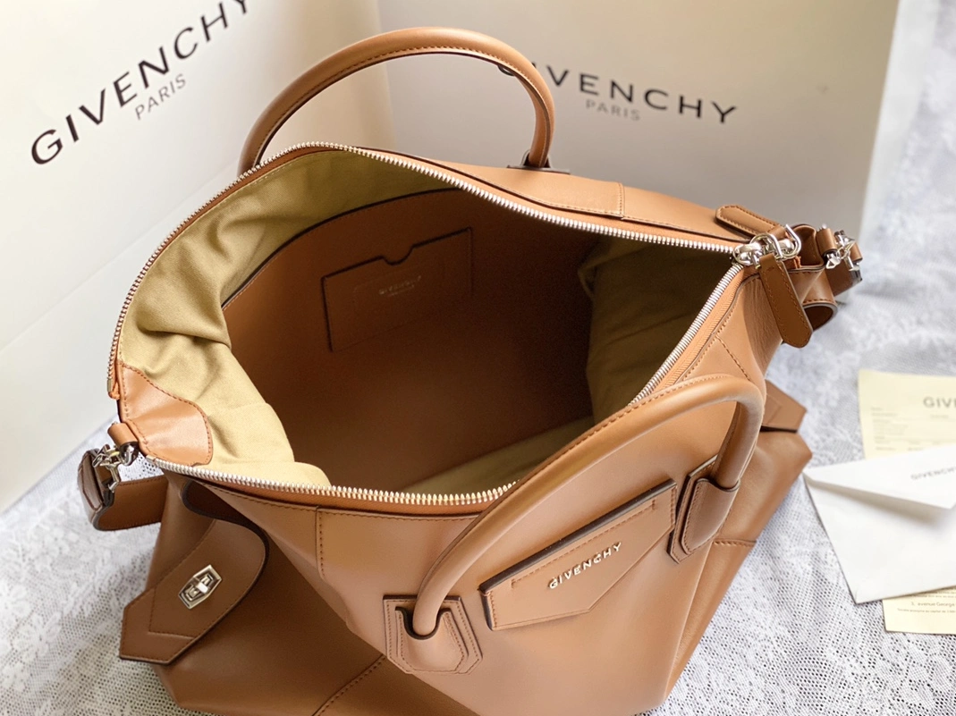Givenchy AAA Quality Handbags For Women Versatile 9265