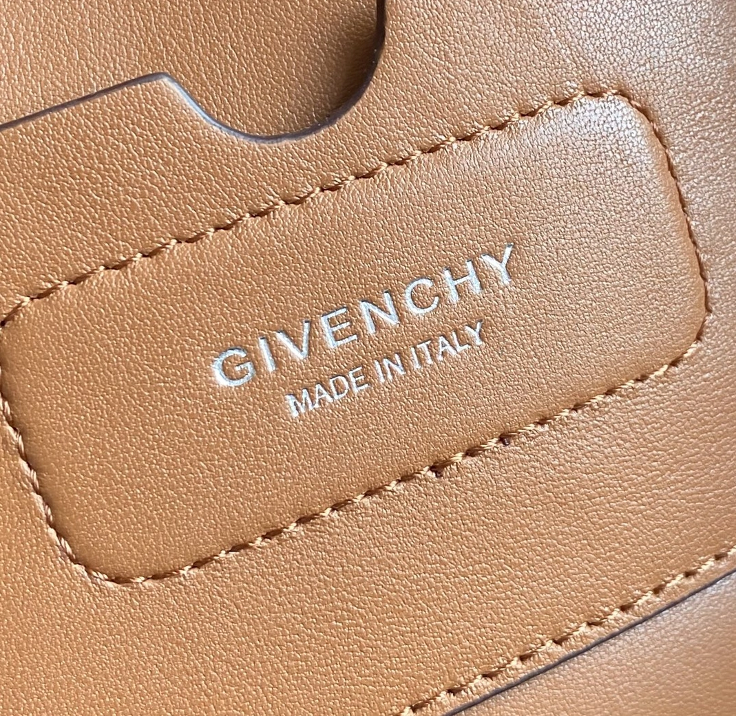 Givenchy AAA Quality Handbags For Women Versatile 9265
