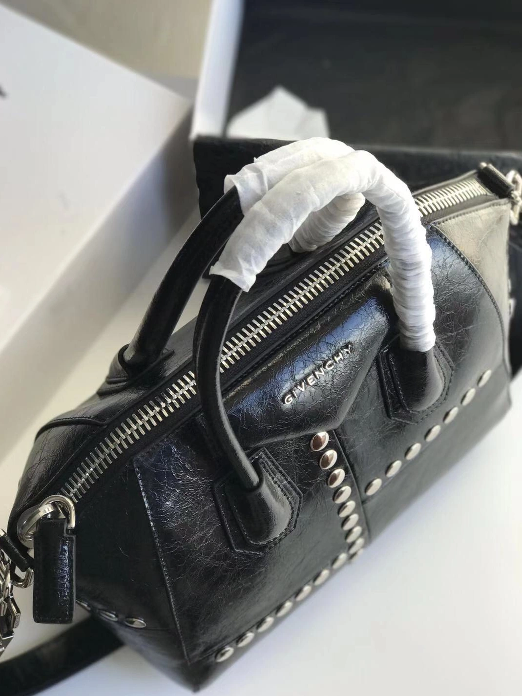 Givenchy AAA Quality Handbags For Women Versatile 9909
