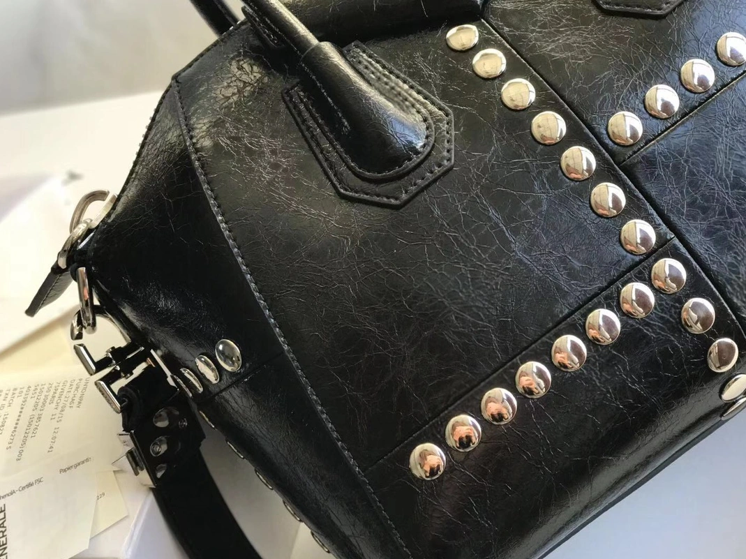 Givenchy AAA Quality Handbags For Women Versatile 9909
