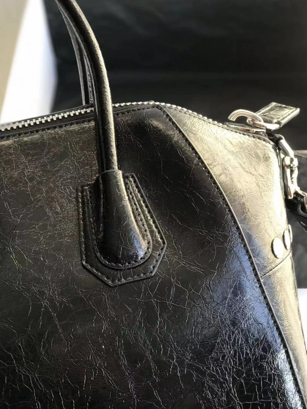 Givenchy AAA Quality Handbags For Women Versatile 9909