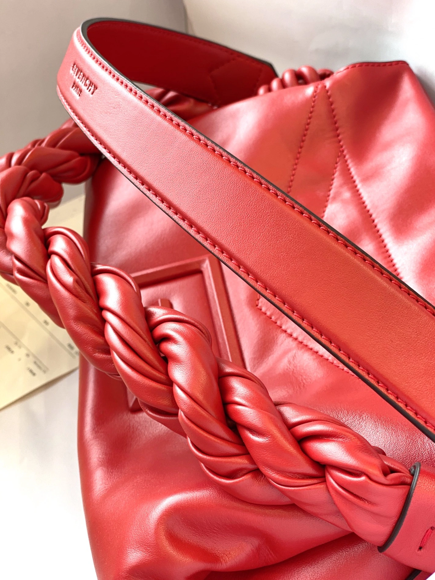 Givenchy AAA Quality Handbags For Women WellDesigned 2204
