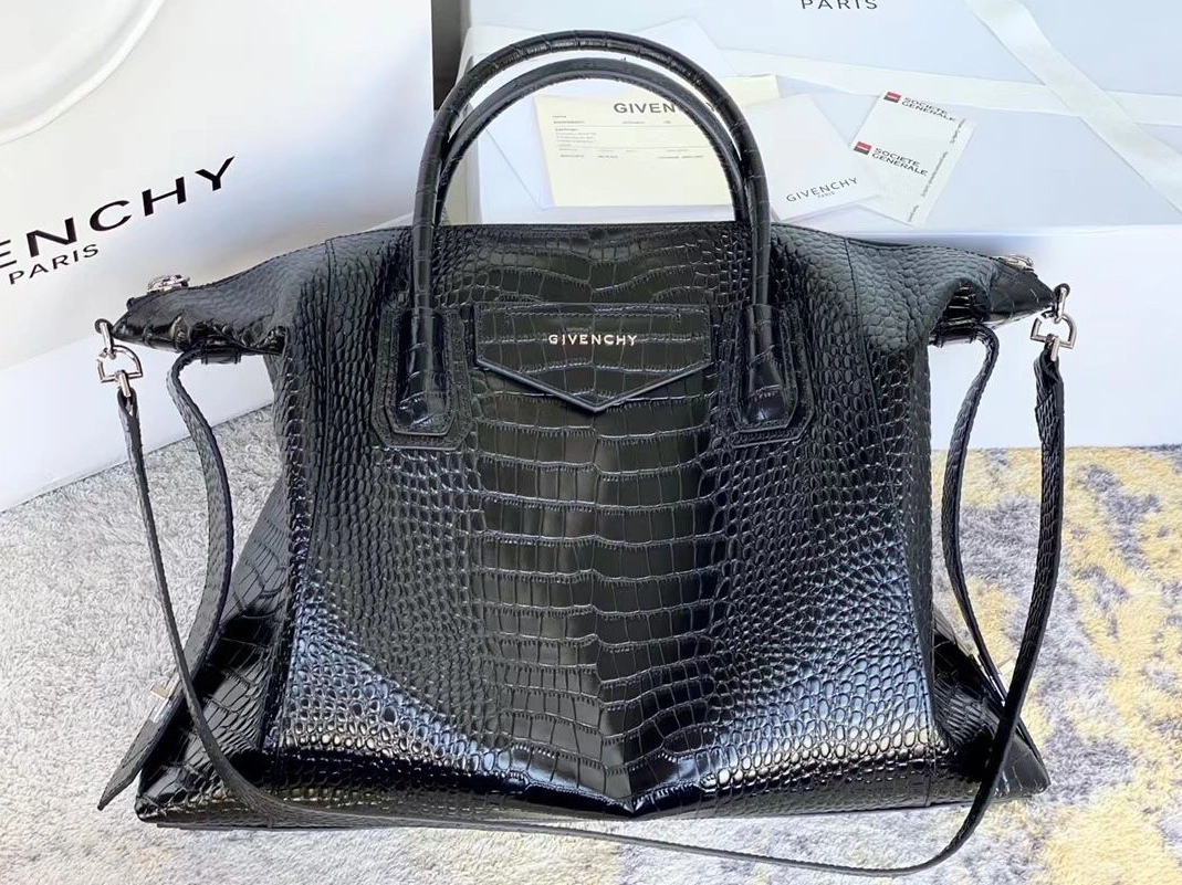 Givenchy AAA Quality Handbags For Women WellDesigned 2233