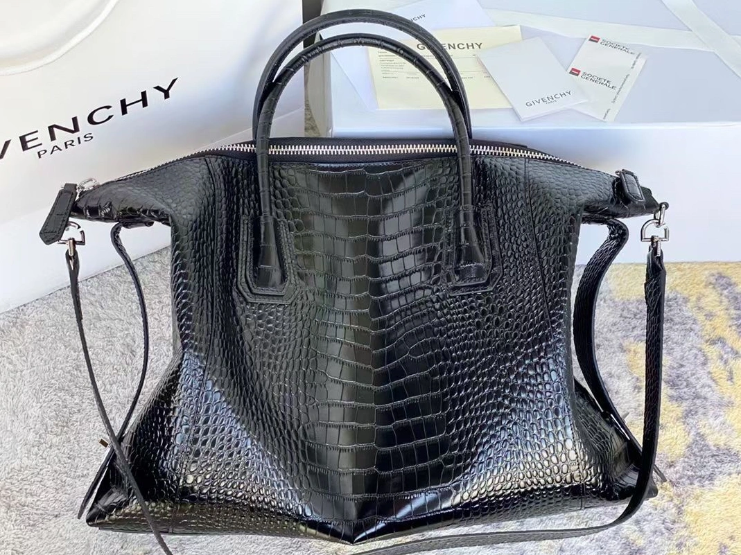 Givenchy AAA Quality Handbags For Women WellDesigned 2233