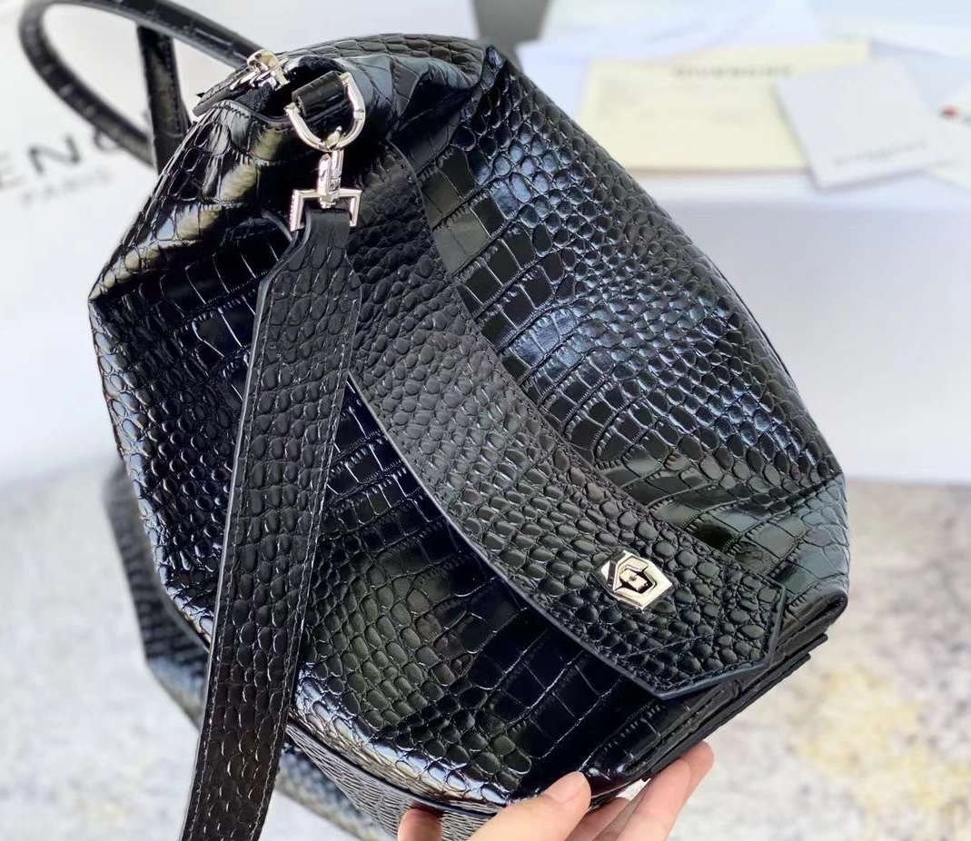 Givenchy AAA Quality Handbags For Women WellDesigned 2233