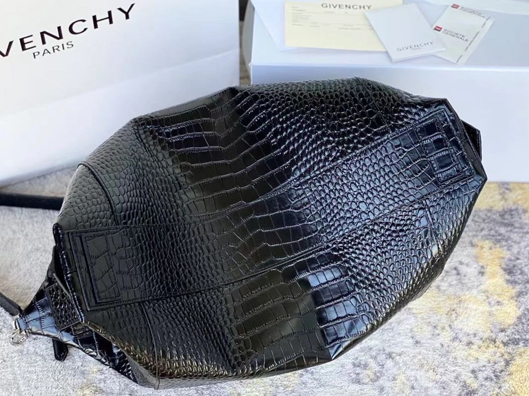 Givenchy AAA Quality Handbags For Women WellDesigned 2233