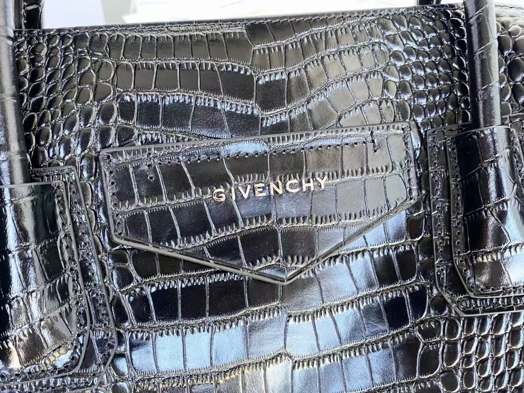 Givenchy AAA Quality Handbags For Women WellDesigned 2233