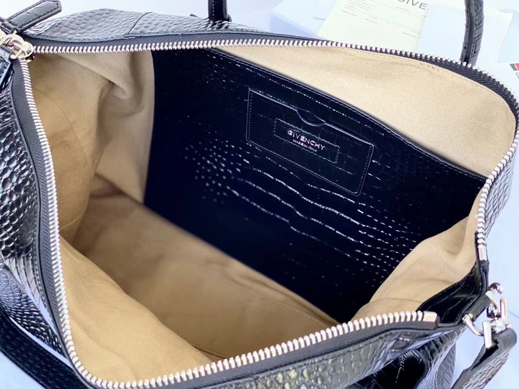 Givenchy AAA Quality Handbags For Women WellDesigned 2233
