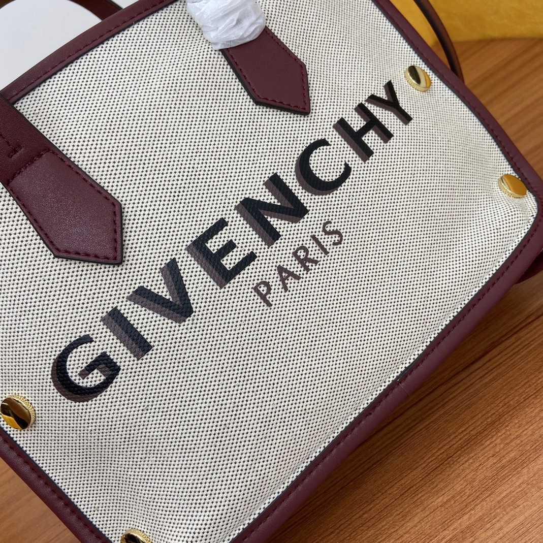 Givenchy AAA Quality Handbags For Women WellDesigned 2524