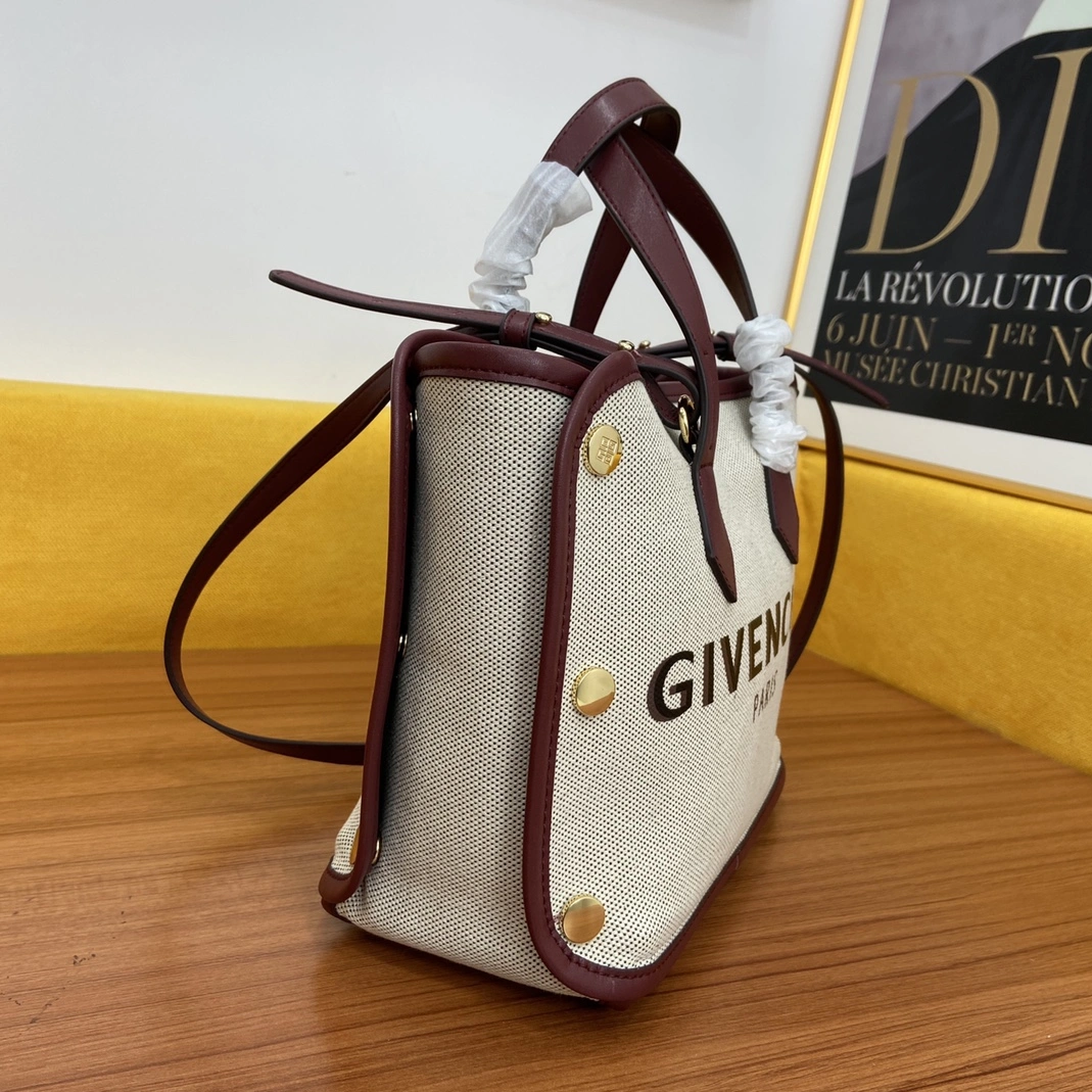 Givenchy AAA Quality Handbags For Women WellDesigned 2524