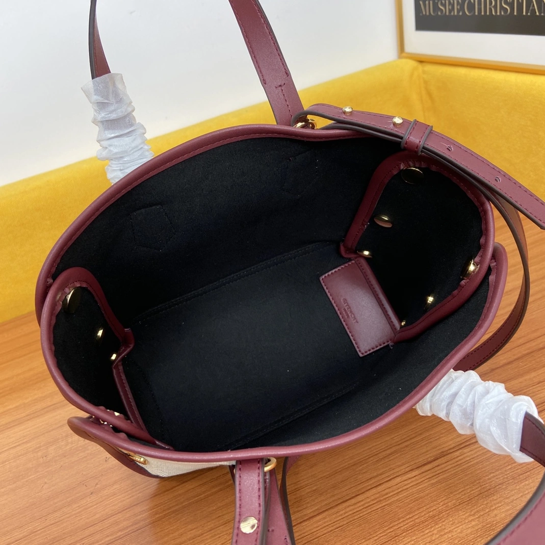 Givenchy AAA Quality Handbags For Women WellDesigned 2524