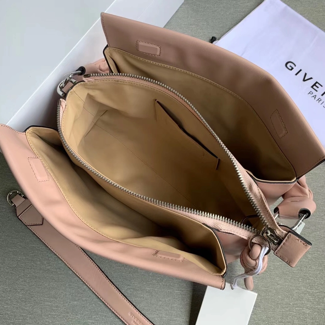 Givenchy AAA Quality Handbags For Women WellDesigned 2579