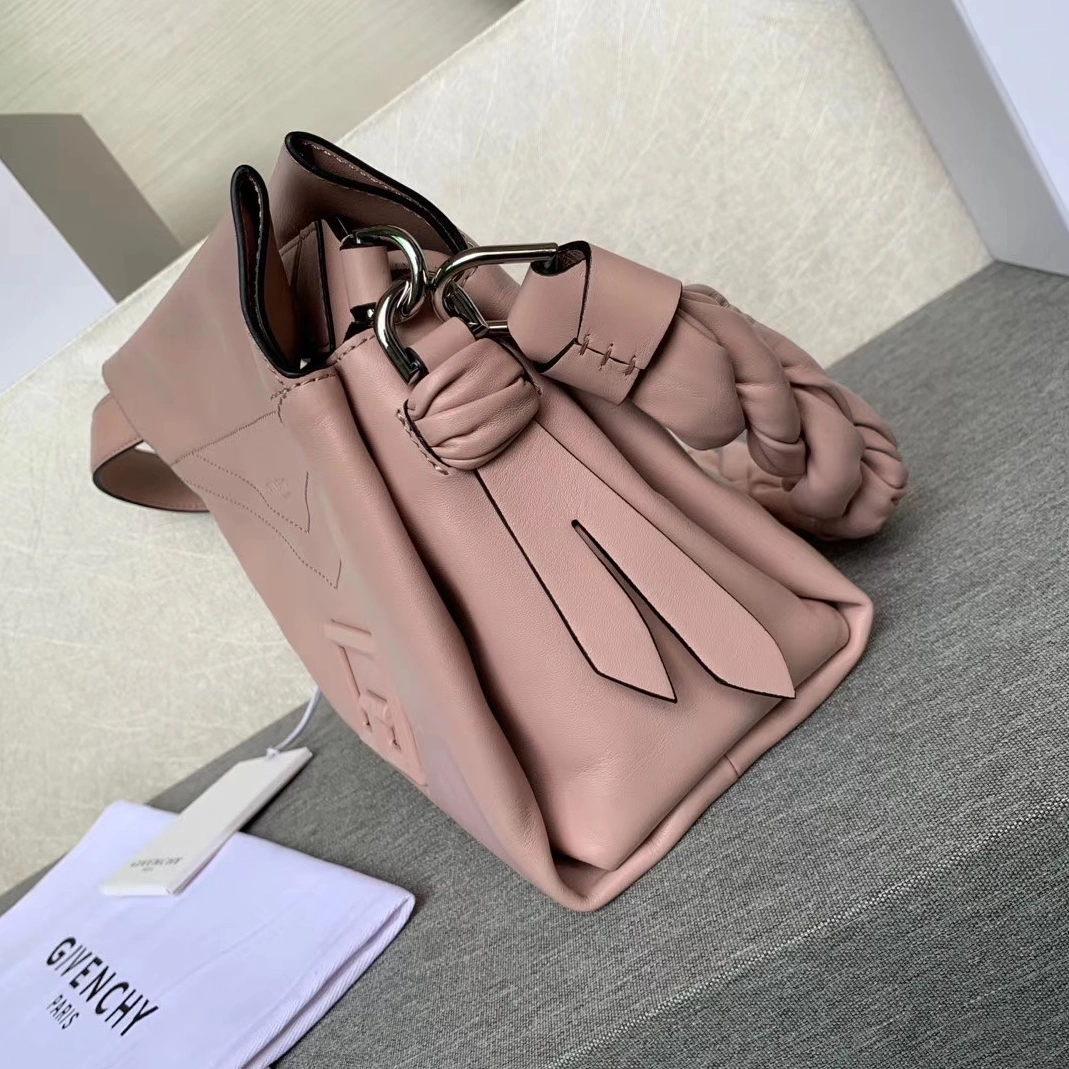 Givenchy AAA Quality Handbags For Women WellDesigned 2579