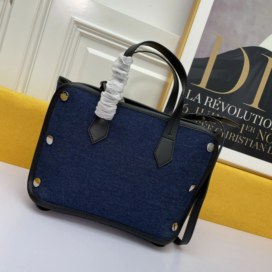 Givenchy AAA Quality Handbags For Women WellDesigned 5340